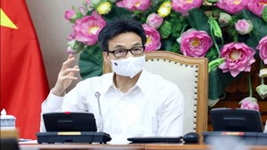 Thủ tướng Vũ Đức Đam: Khẩn trương hướng dẫn tiêm vaccine cho người dưới 18 tuổi và tiêm tăng cường
